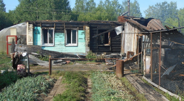 Включил плиту и ушел спать: в Кировской области супруги пострадали в пожаре