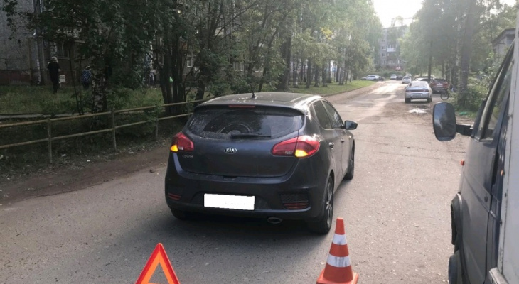 За день в Кирове двое детей попали под колеса машин