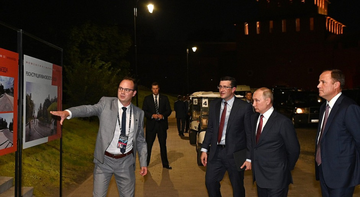 Кировчанин провел для Владимира Путина экскурсию по Нижегородскому кремлю