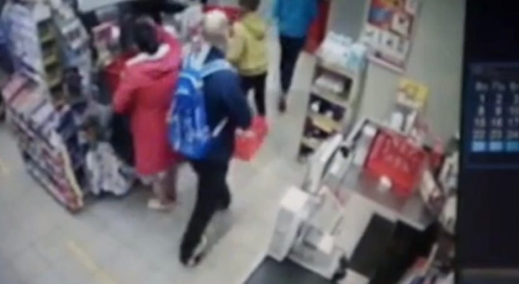 В кировском магазине мужчина ударил ребенка по голове на глазах матери
