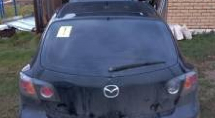 У жителя Кировской области судебные приставы изъяли машину Mazda в счет долга