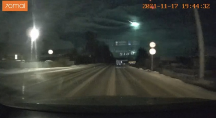 Жители Кировской области поделились видео яркой вспышки в небе