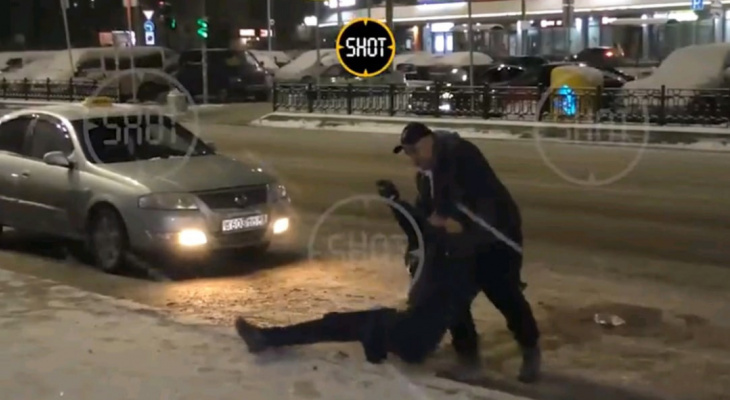 Кировский таксист избил бездомного и распылил перцовый баллончик ему в лицо