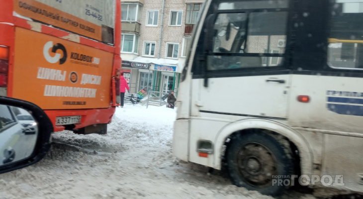 В Кирове при столкновении двух автобусов пострадали три пассажира