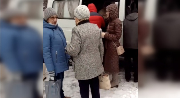 В Кирове активисты организовали сбор подписей против введения QR-кодов