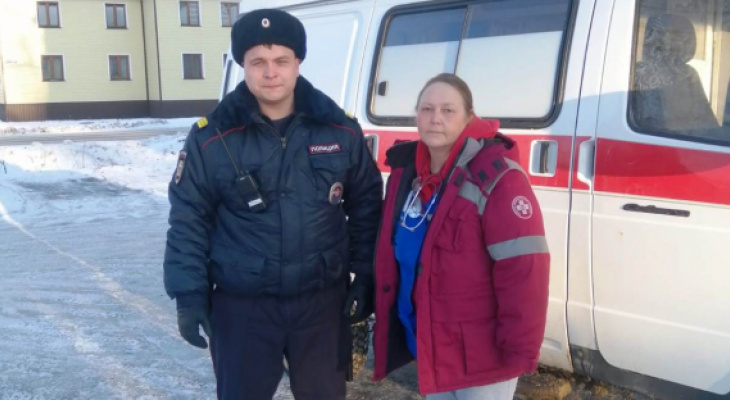 В Кировской области полицейский принял роды в машине по дороге в роддом