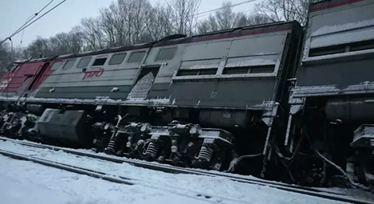 Из-за схода вагонов в Кирове задержали 6 поездов