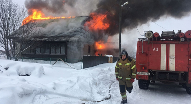 В частном доме в Кировской области произошел пожар в канун Нового года