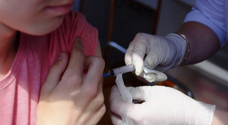 Есть один побочный эффект: что нужно знать о вакцине 