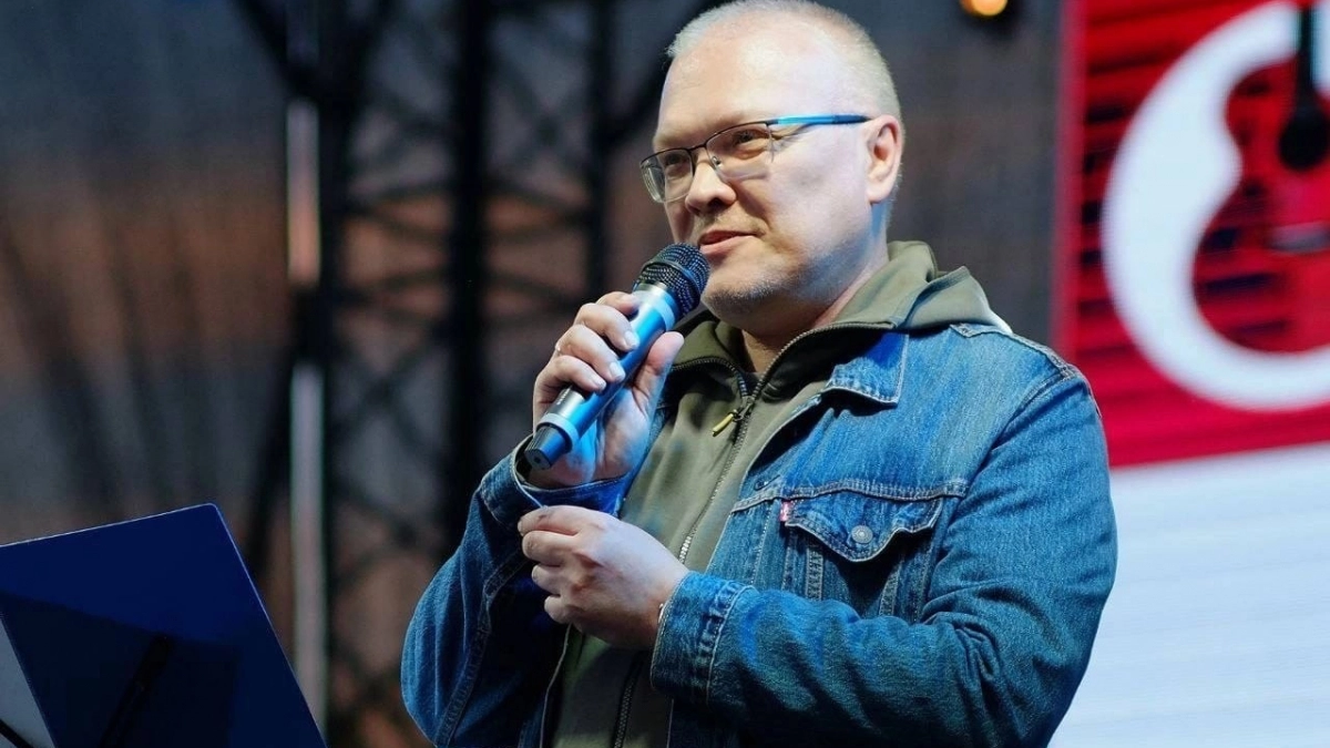"Моя мама с безграничным сердцем": Александр Соколов поздравил кировчанок с Днем матери