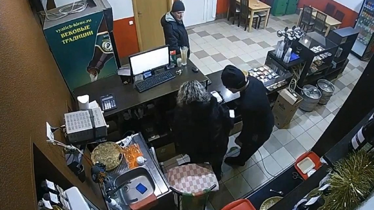 Угрожал осколком бутылки: в Кирове осудили крымчанина, устроившего разбой в одном из городских баров