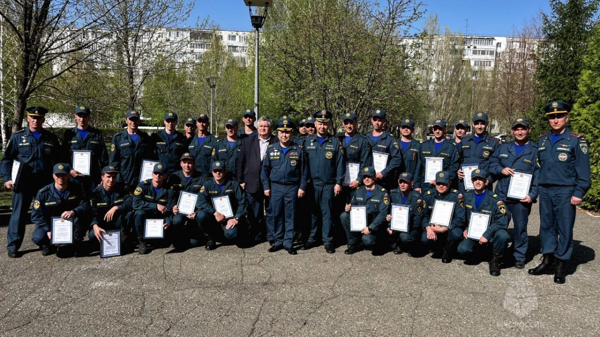 Кировские спасатели возвращаются домой из Оренбурга