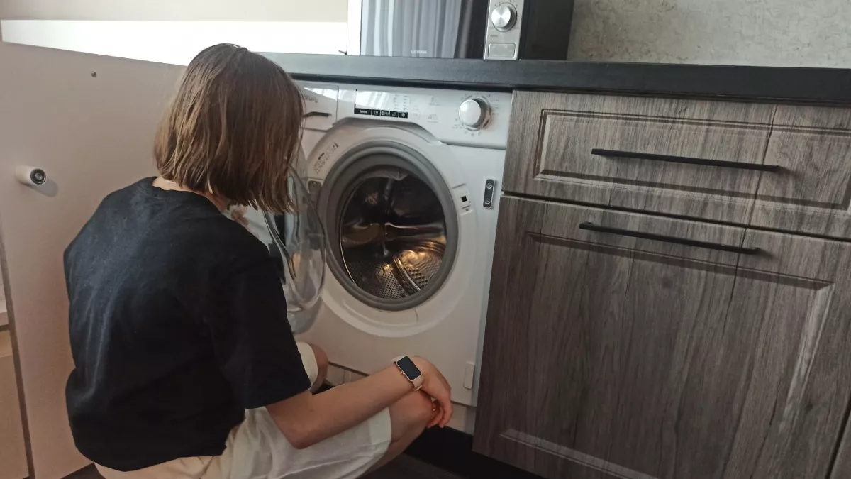 Почему нельзя мыться, когда работает стиральная машина: ответ сантехников может расстроить