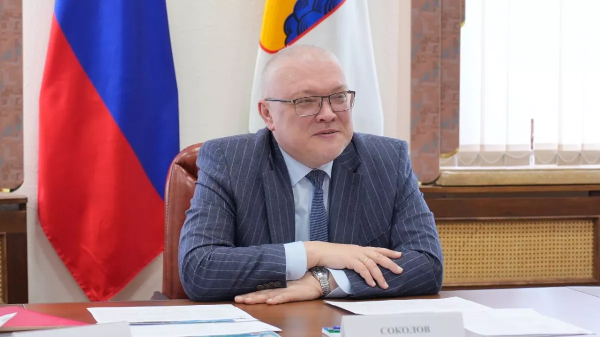 Александр Соколов поздравил жительниц Кировской области с праздником 8 Марта