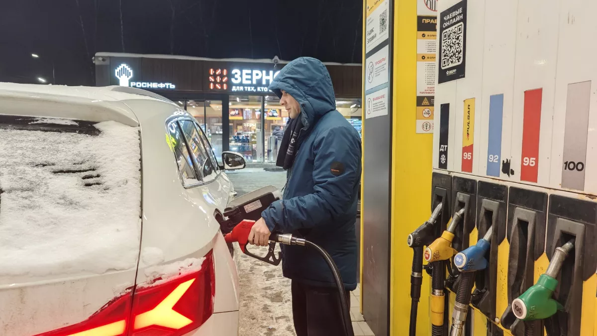 Заправлять по 5–10 литров вредно: почему такая привычка бьет по кошельку