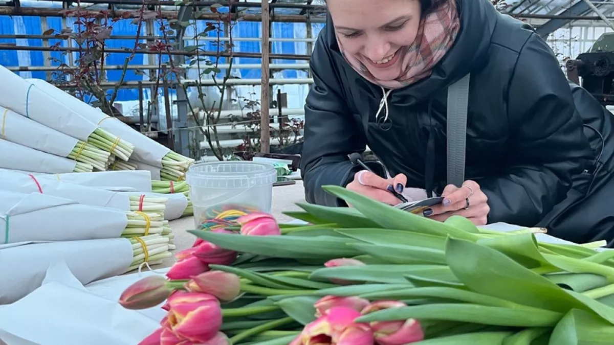 Что подарить коллегам на 8 Марта 2026: простые варианты, которые точно запомнятся