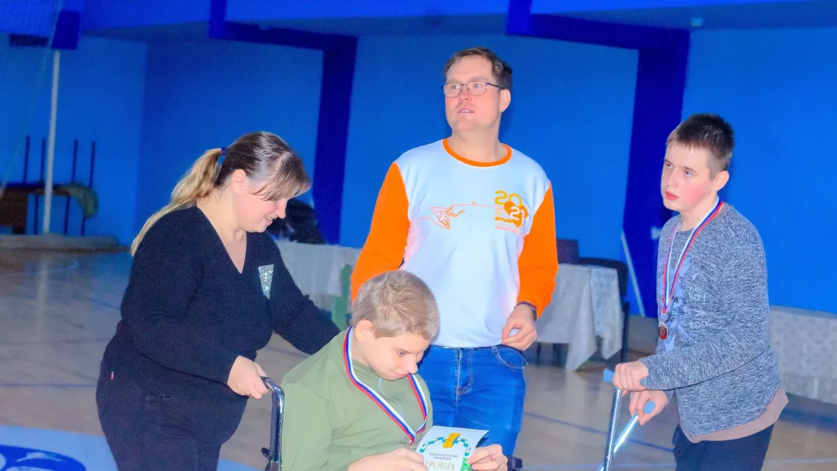 "Парнишка сходу попал мячом в цель, хотя не мог сам одеваться и есть": тренер с ДЦП о занятиях с особенными детьми