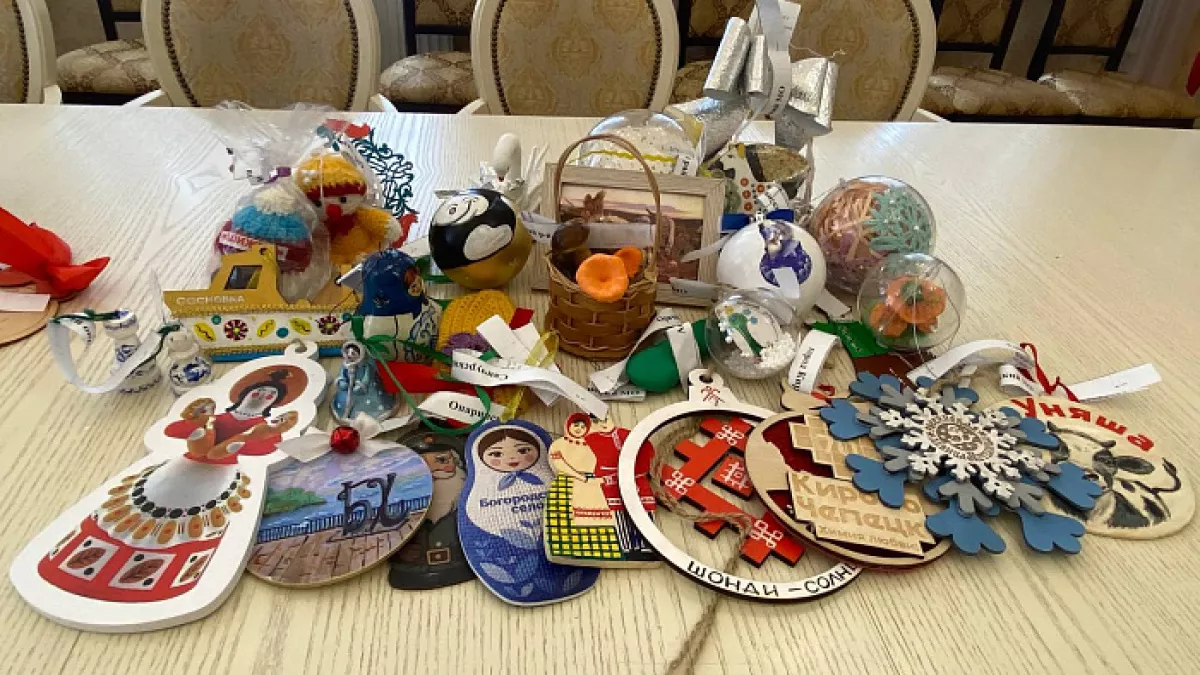 Кировчанам рассказали о судьбе украшений с новогодних елей на улице Спасской