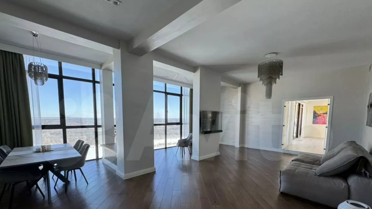 В Кирове продается резиденция с террасой с видом на реку за 34 миллиона рублей