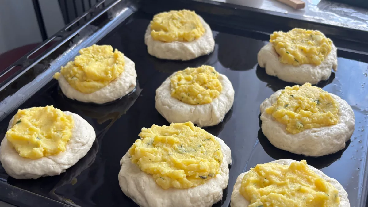 Ватрушки с творогом из магазинных баранок: одна хитрость на завтрак - и домашние сытые, и времени вагон