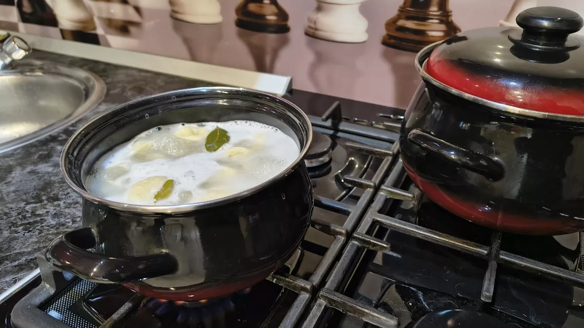 Научил знакомый продавец пельменей: больше не варим, готовим новым способом - получается в разы вкуснее ресторанных