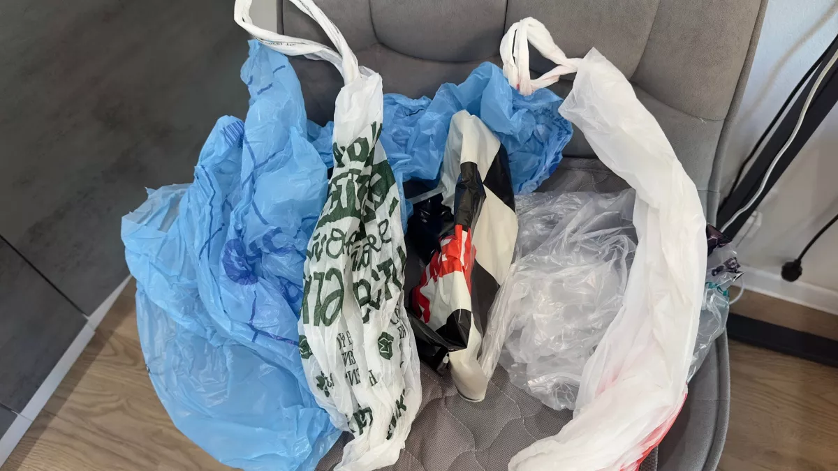 Пакет с пакетами и провода на черный день: откуда взялась привычка ничего не выбрасывать