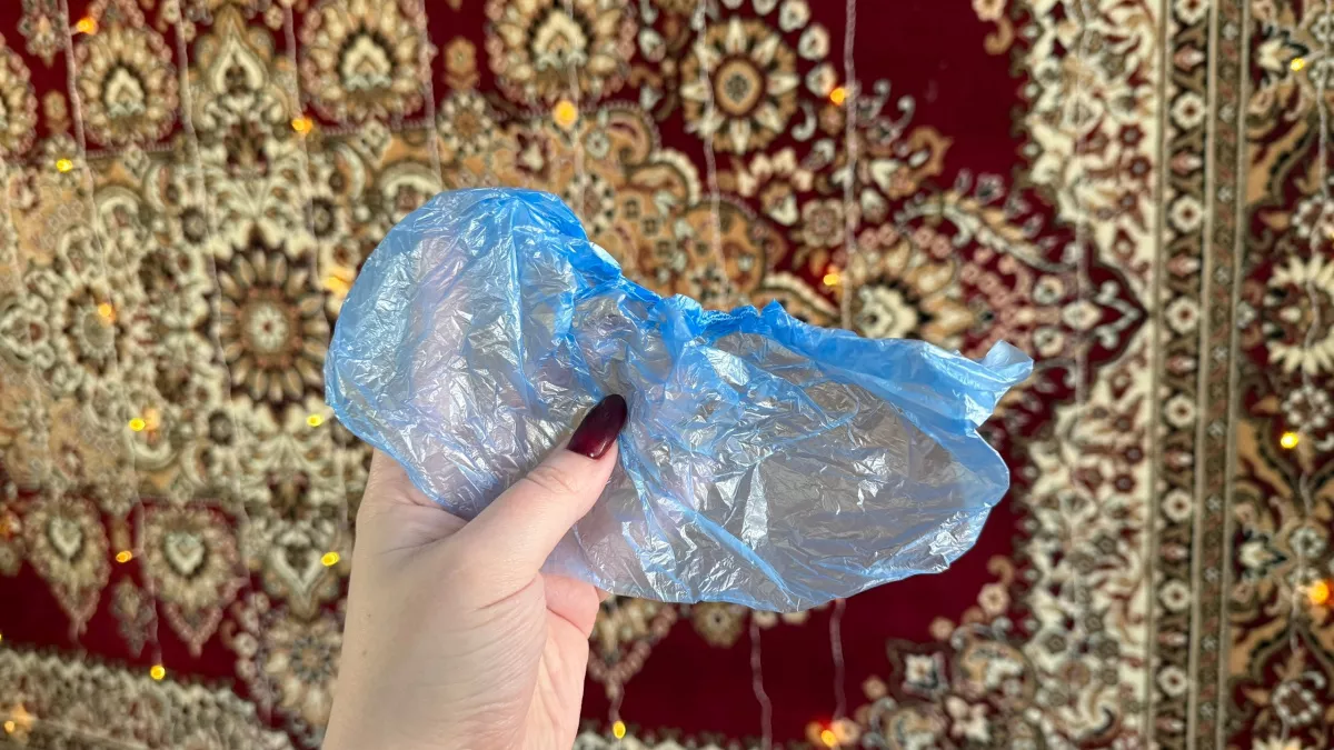 Бахилы в марте беру пачками - и радуюсь своей хитрости: вот каким образом применяю