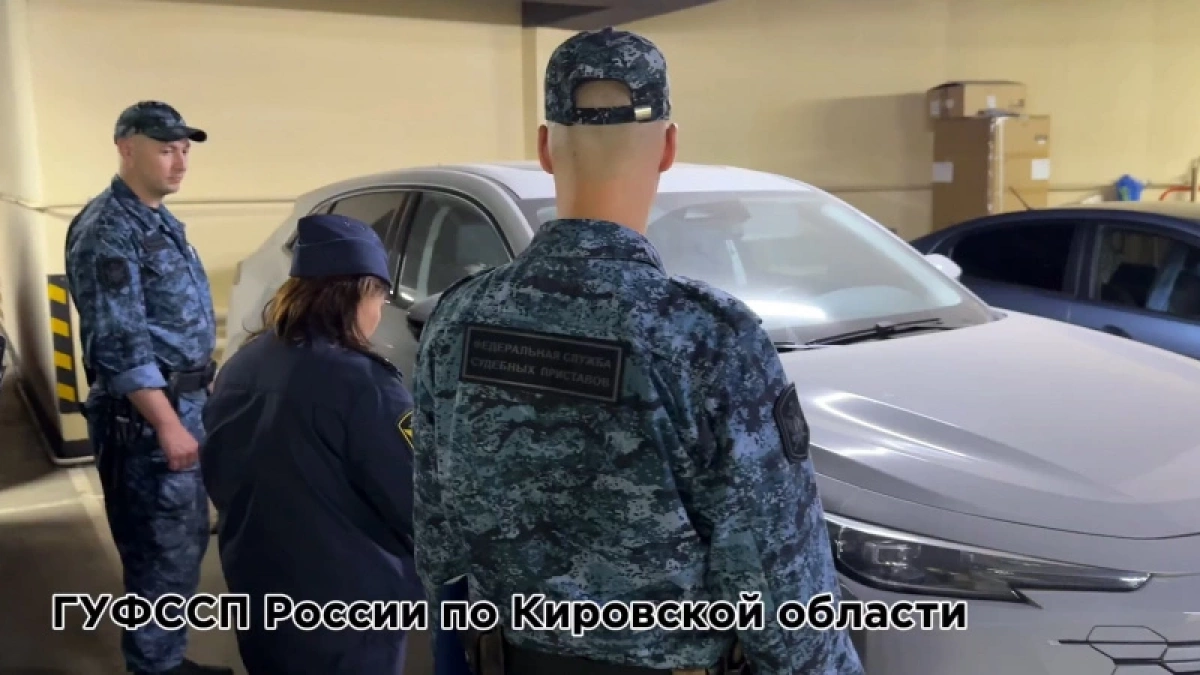 В Кирове торговец нелегальными сигаретами и алкоголем хранил товар стоимостью 3 миллиона в машине