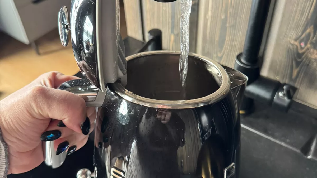 Забудьте о накипи: старый бабушкин метод чистит чайник лучше любой химии