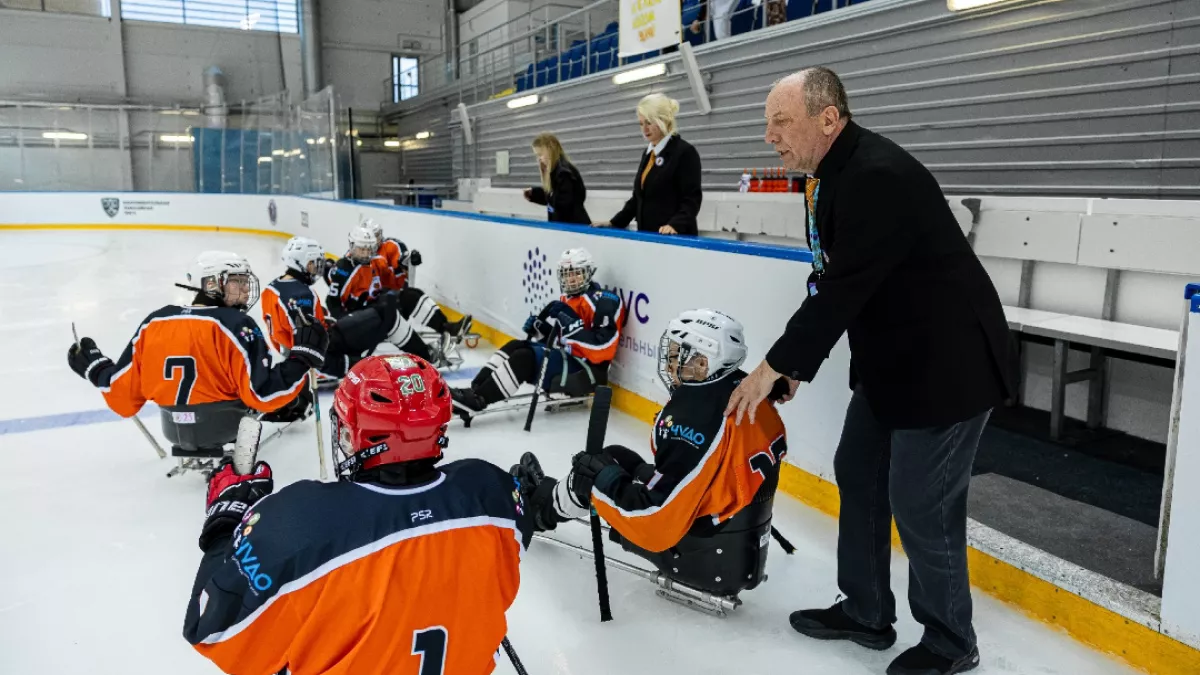 "Бывает, дети от радости выпрыгивают из саней": тренер следж-хоккейной команды о победах воспитанников