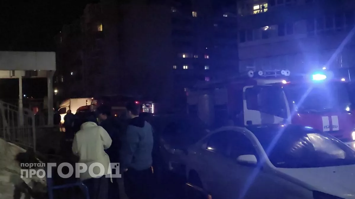 В Кирове тушили пожар в многоэтажке на улице Грибоедова