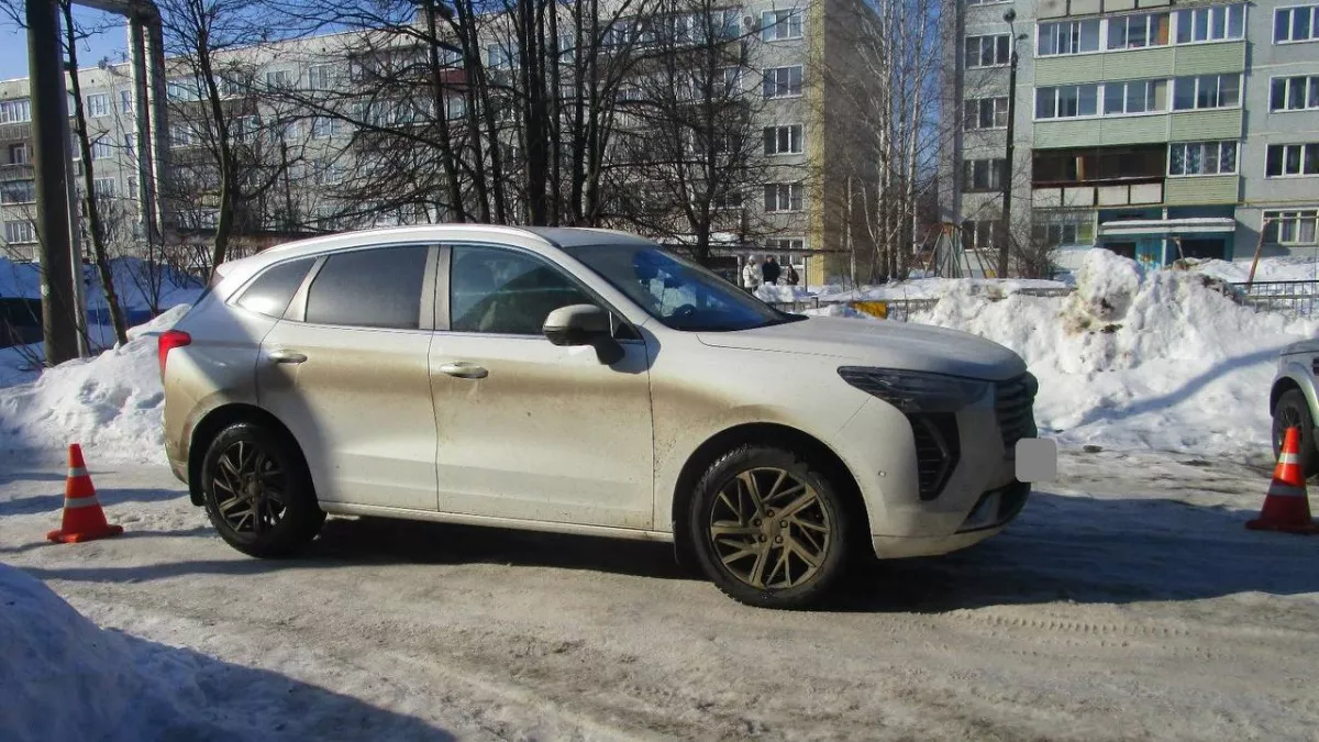 В Слободском автомобилист, двигаясь задним ходом, не заметил 6-летнего мальчика