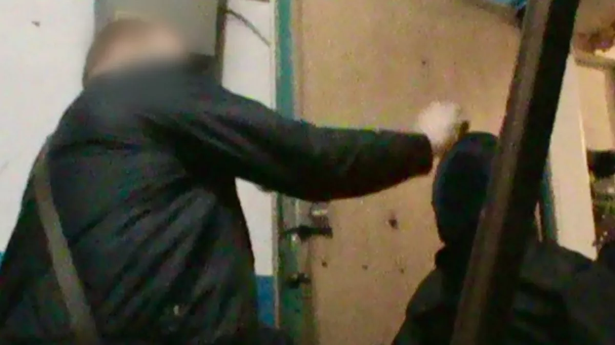 В Кирове мужчина, устроивший жестокую расправу в подъезде, получил почти 10 лет