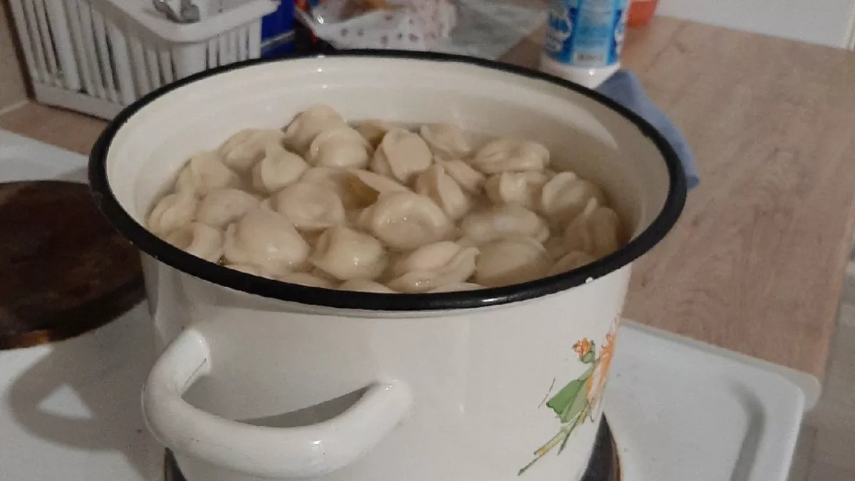 Зачем к пельменям при варке нужно плеснуть стакан холодной воды - запомните навеки