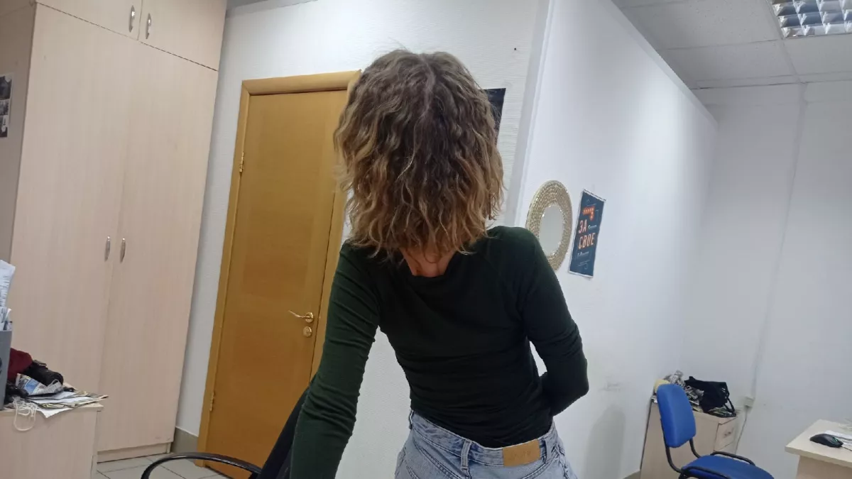 Даже идеальная внешность не спасёт: 3 женские привычки, которые бесят мужчин