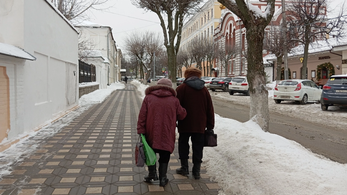 С годами от людей нужно держаться подальше — так ли это? Отвечает Юрий Левитанский