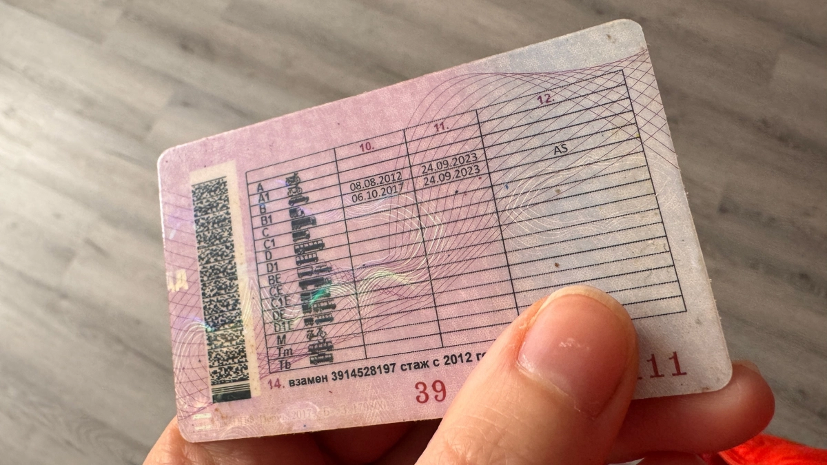 Водителей с многолетним стажем заставят пересдавать права в 2026 - вот почему