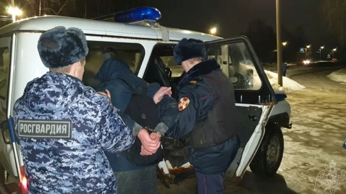 В Кирове двое юношей жестоко избили незнакомца и попытались скрыться