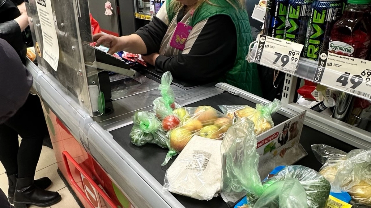 Вы переплачиваете каждый день: кассиры назвали схемы, которыми вас "грабят" в супермаркетах