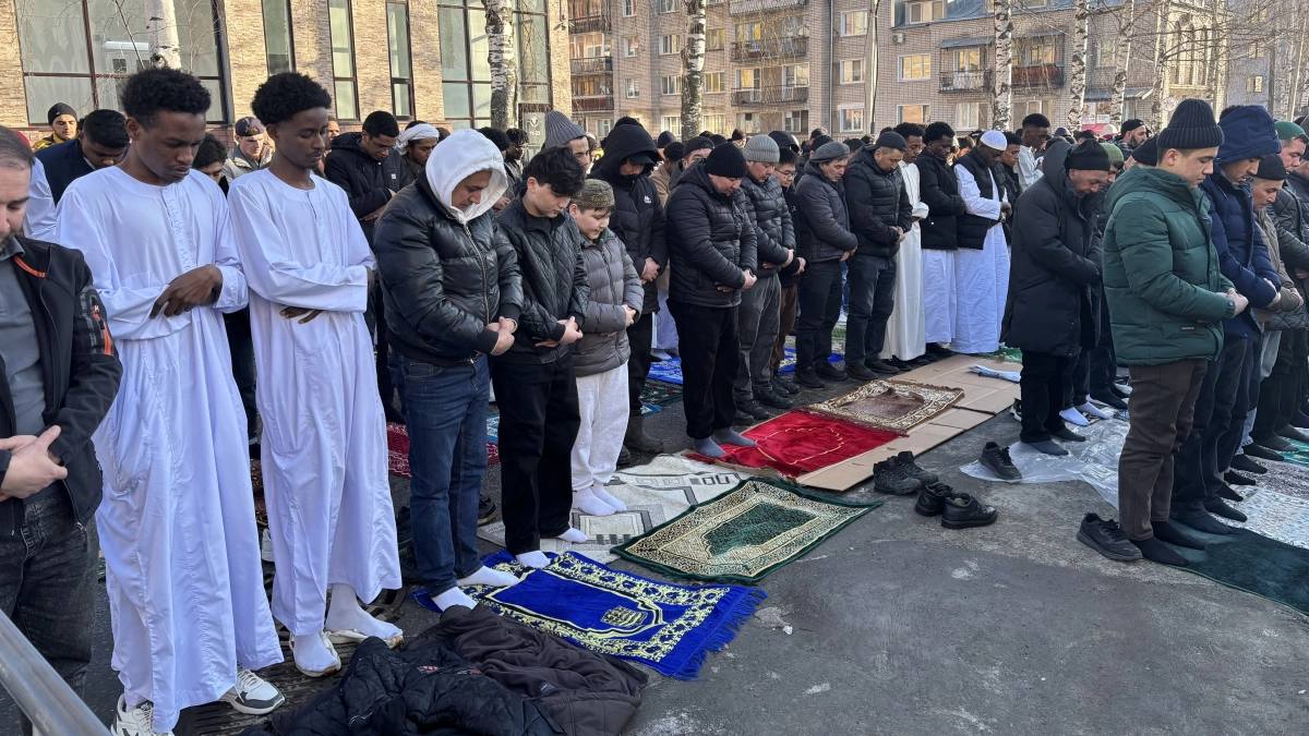 Кировские мусульмане отметили праздник Ураза-байрам: фоторепортаж из Соборной мечети областного центра