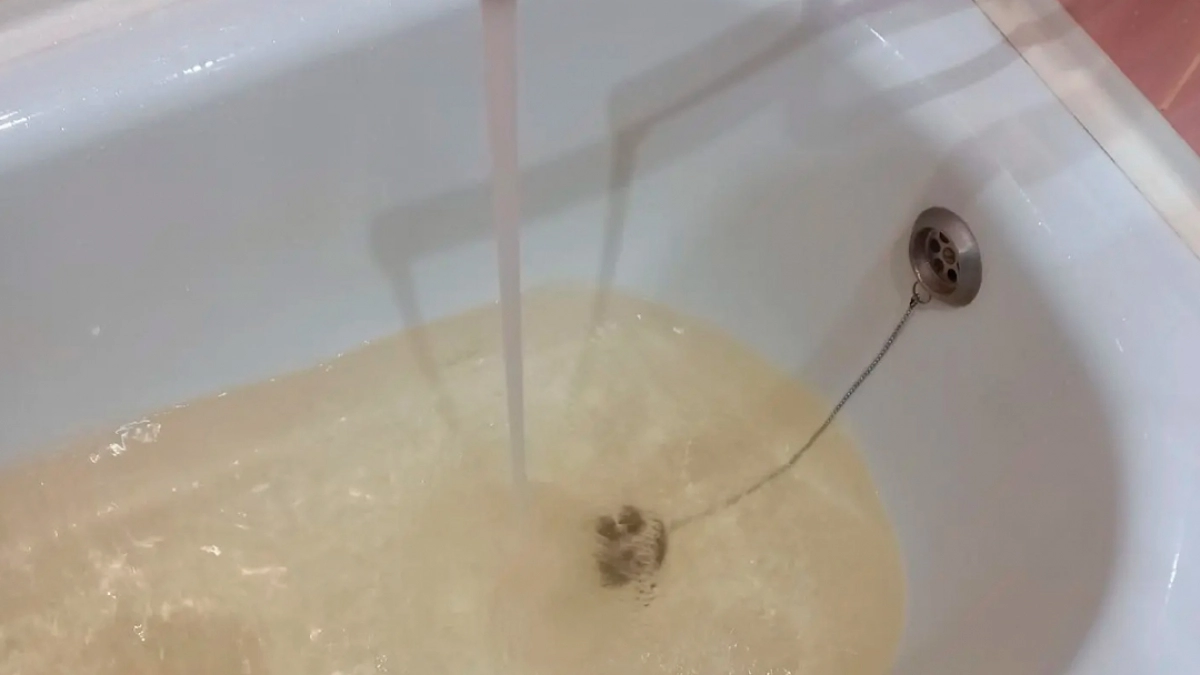 В СК России возбудили дело после жалоб на "ржавую" воду в селе под Слободским