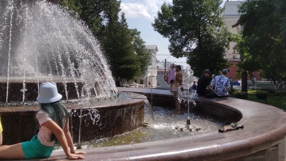 Прогноз на лето 2026: синоптики обещают «мозаичный» сезон, а туристы уже скупают билеты на север — что происходит