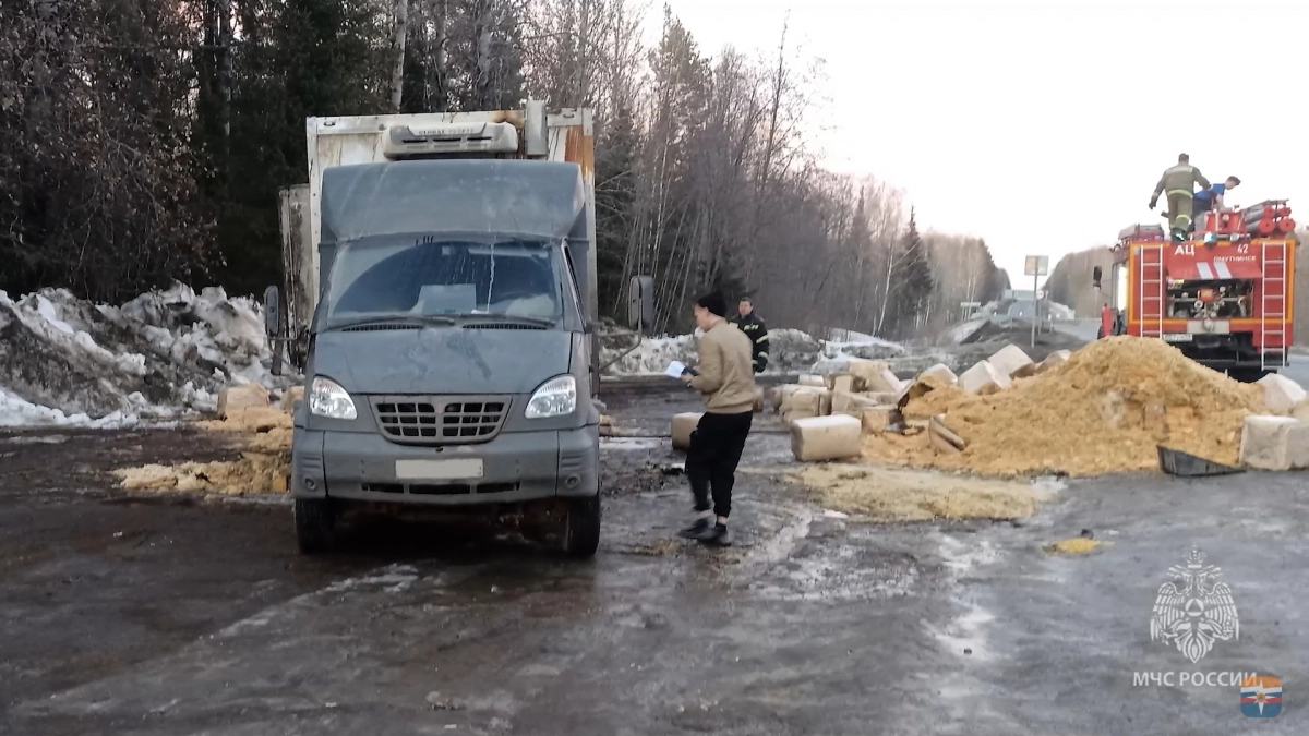 На федеральной трассе под Омутнинском вспыхнула грузовая машина