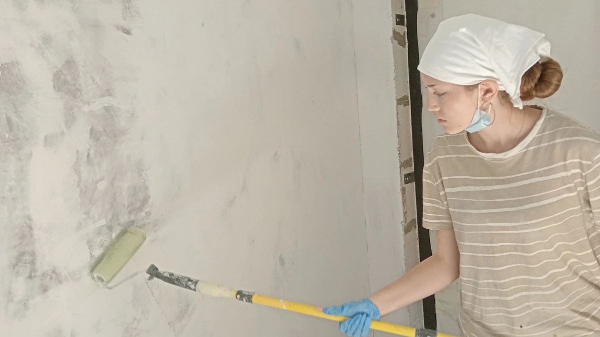 Виниловые обои - прошлый век: клеим другой долговечный материал - тренд 2026 года в дизайне