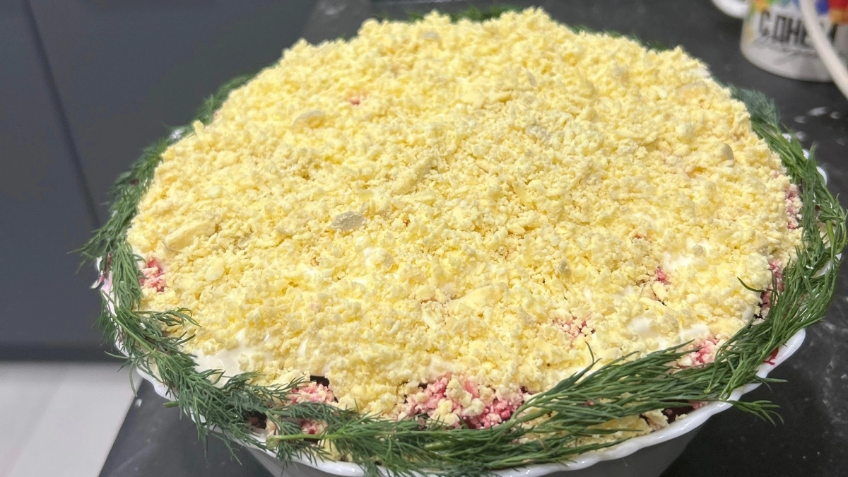 Теперь готовлю "Селедку под шубой" по новому: делаю еще один слой и добавляю особый ингредиент - очень вкусно, делюсь рецептом