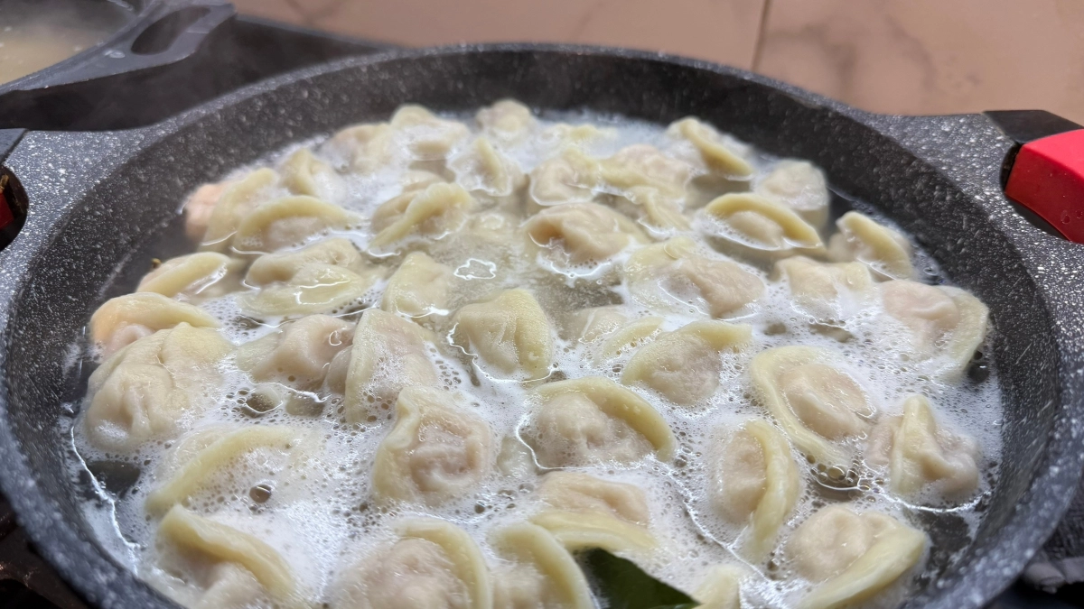 Можно брать не глядя - внутри чистое мясо: в Роскачестве назвали лучшие марки пельменей