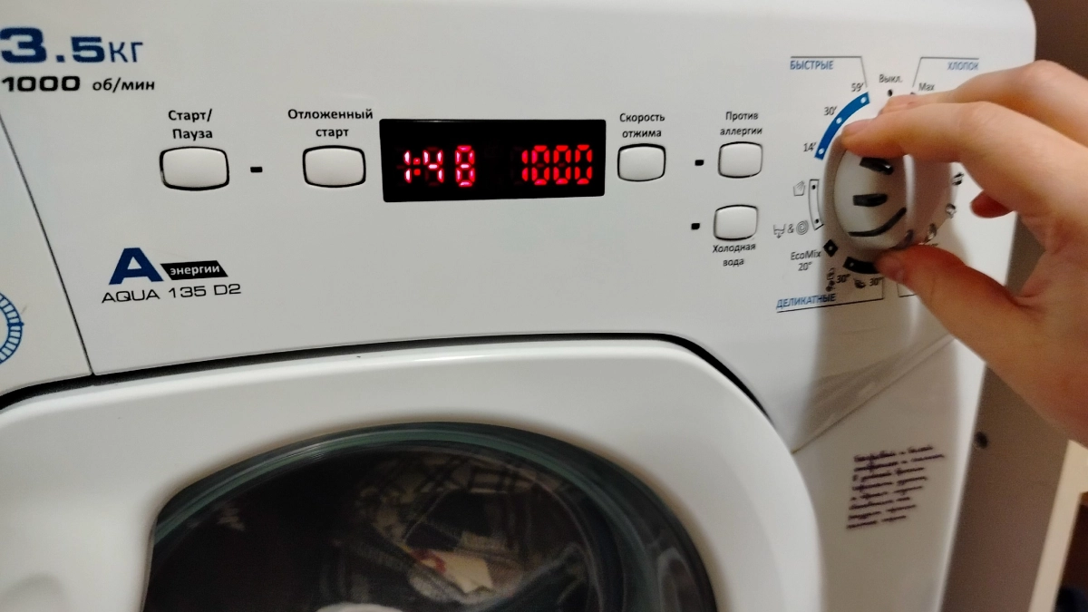 Стираю куртки дома только так: подглядела в прачечной идеальный способ - станут как новые