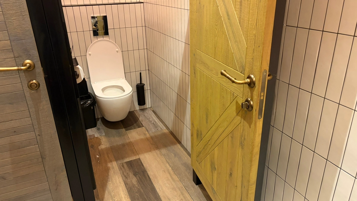 Почему нельзя оставлять открытой крышку унитаза. Запомните раз и навсегда