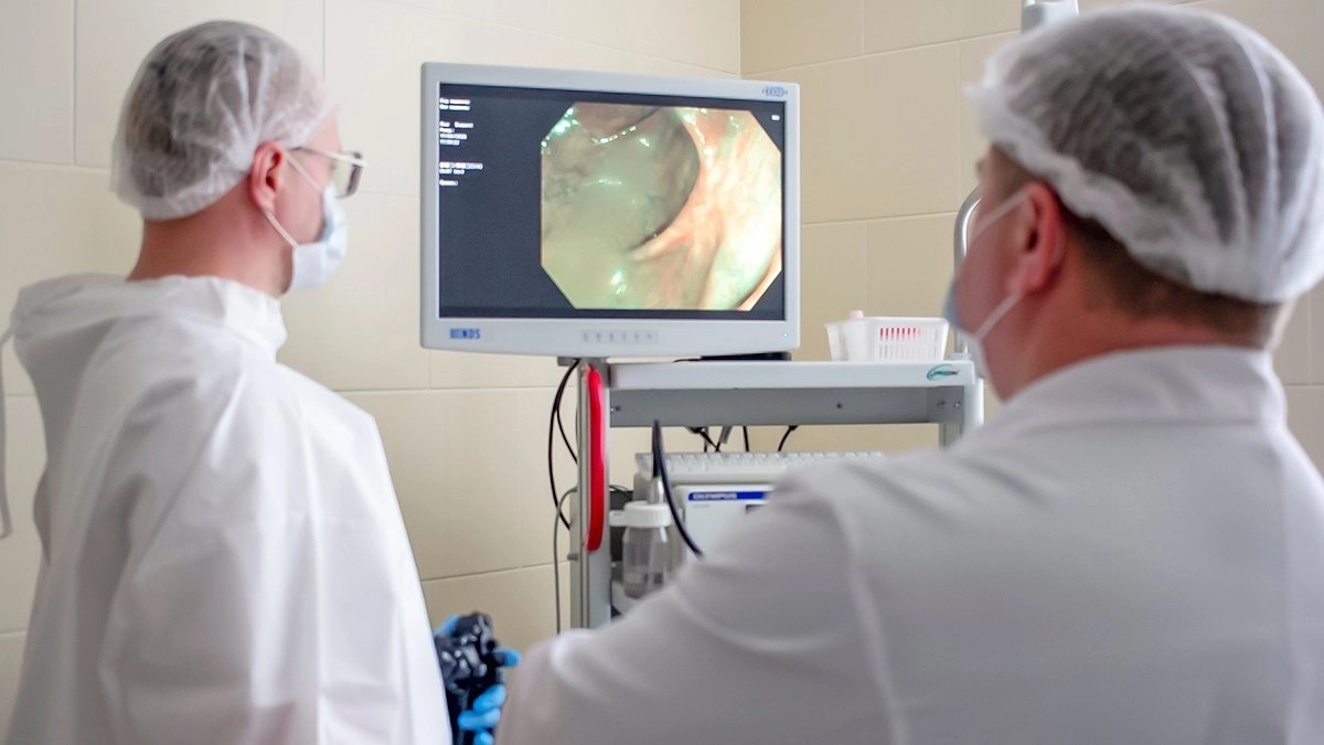 Кировские хирурги впервые провели уникальную операцию на толстой кишке и спасли мужчину