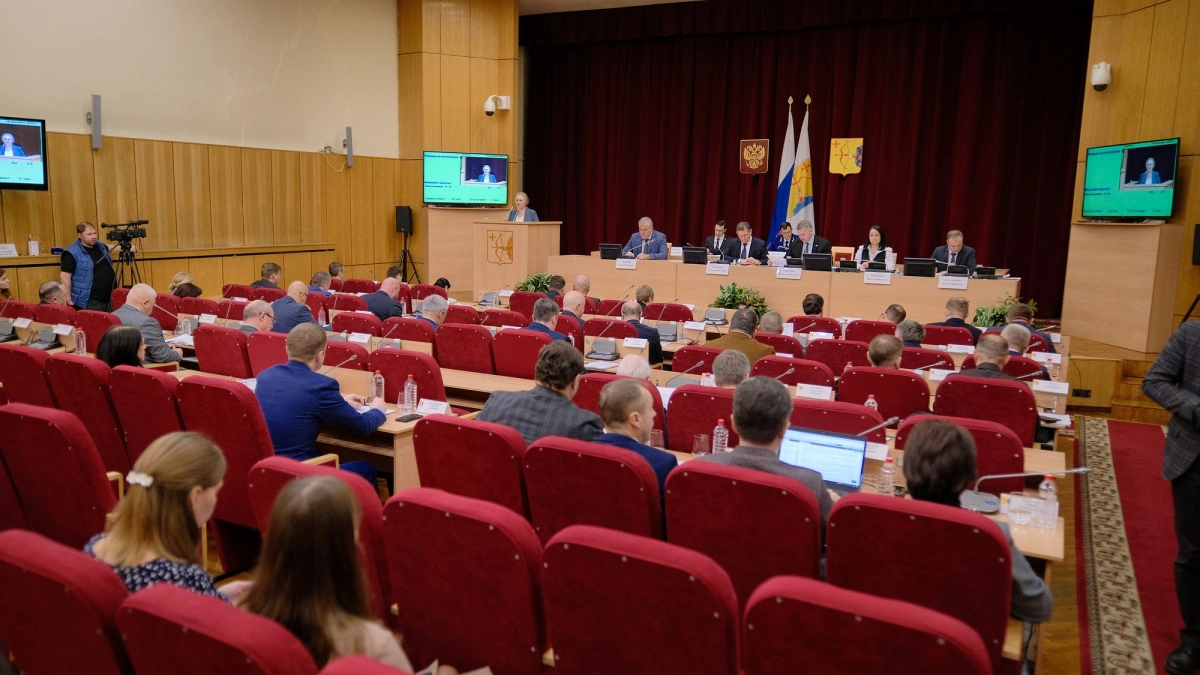 Заксобрание Кировской области приняло закон о Дне детских объединений